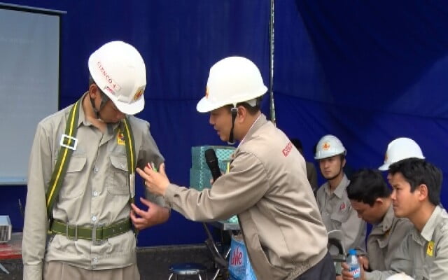 Giảng viên tham gia đào tạo đều có chứng chỉ cấp phép Giảng viên tham gia đào tạo đều có chứng chỉ cấp phép